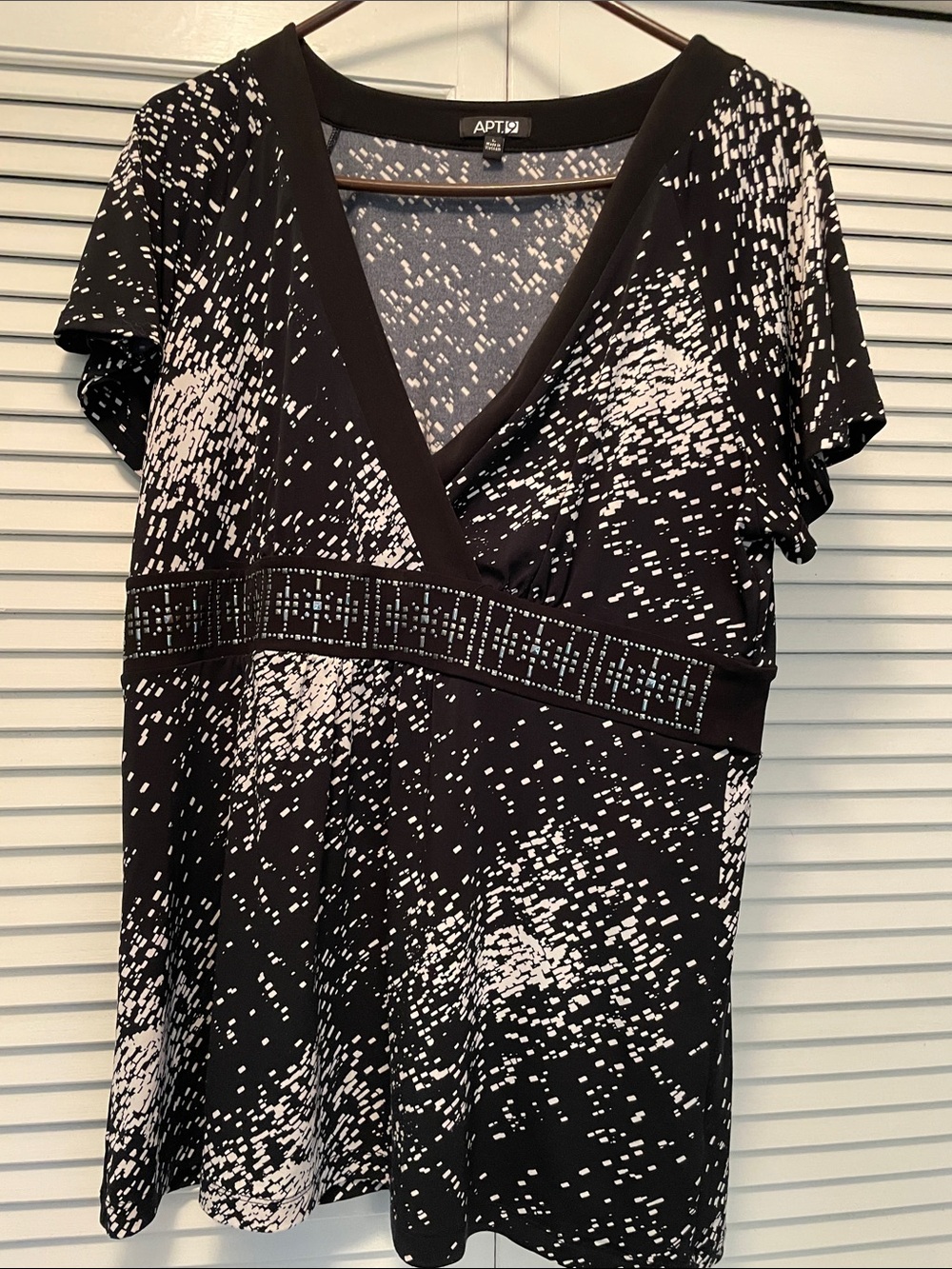 Apt. 9 Black & White Faux-Wrap Short Sleeve V-Neck Top, Large